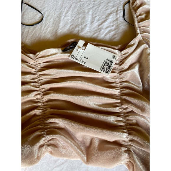 Beautiful pink velvet ruffle crop top 💕 - Picture 5 of 5